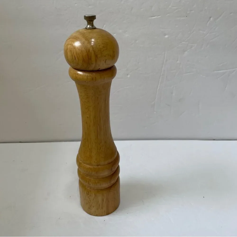 VINTAGE CHEF SPECIAL WOODEN PEPPER‎ MILL